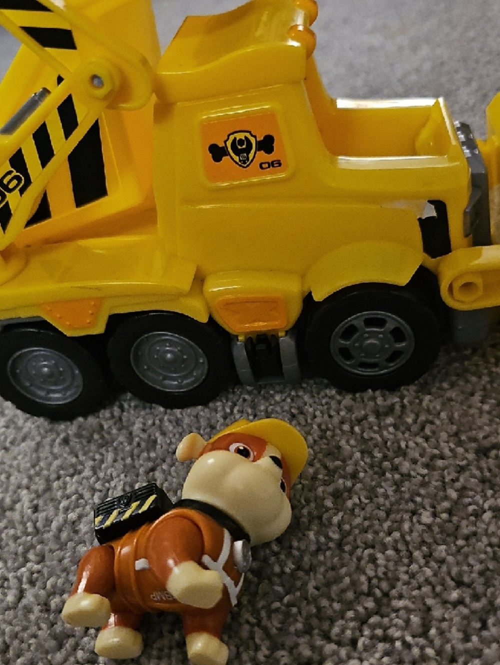 K3🔹️Paw Patrol Yellow Construction Dump Truck with Brown/Yellow Rubble Figure - Picture 2 of 5